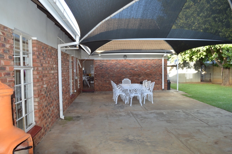 4 Bedroom Property for Sale in Flamwood North West
